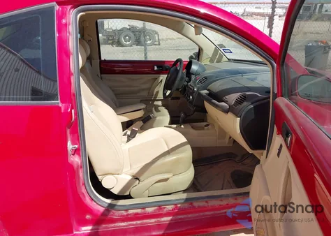 2008 Volkswagen New Beetle S из США, поврежденный, VIN 3VWPW31CX8M520588